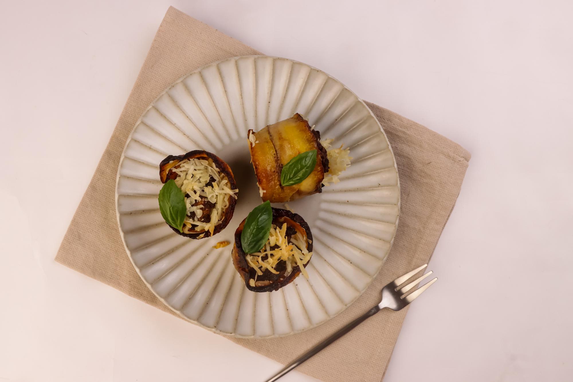 Sample plated dishes on kraft paper